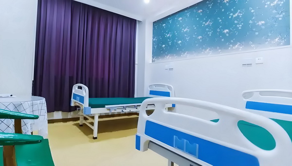 「女性互助」大潮中，为什么《花漾》要呈现女性关系中的「毒性」成分？